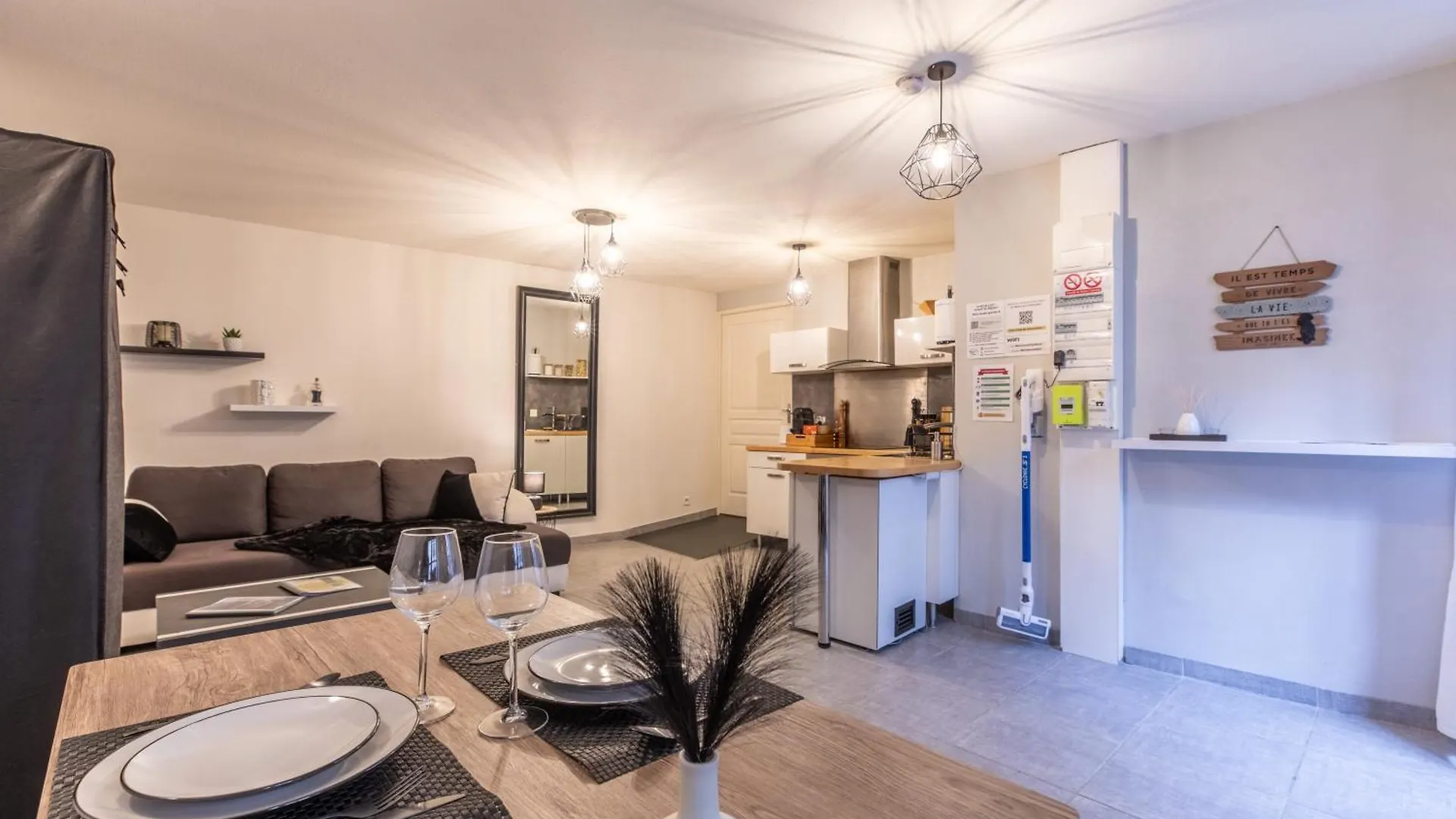 Apartment Nid Douillet - Elegant Studio En Plein Centre De Riom France