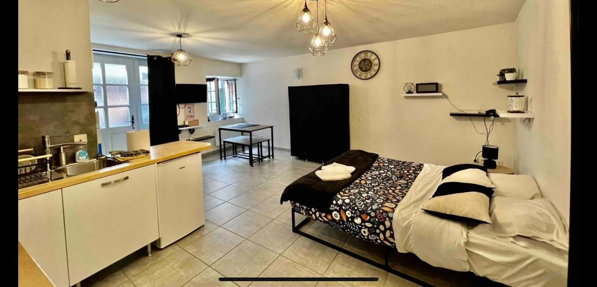 Nid Douillet - Elegant Studio En Plein Centre De Riom